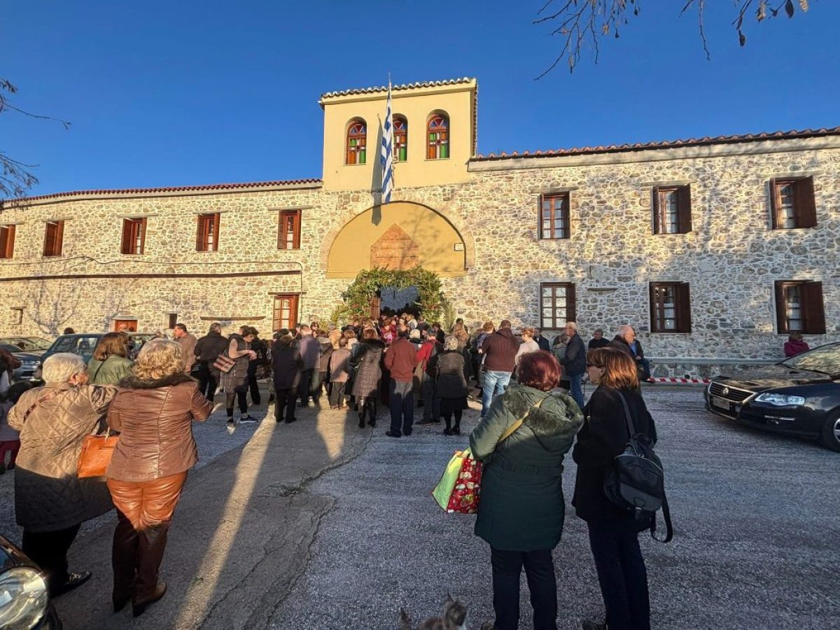 Εύβοια: Σε κλίμα βαθιάς συγκίνησης ο εσπερινός στο μοναστήρι του Αγίου Χαραλάμπους Λευκών (pics)