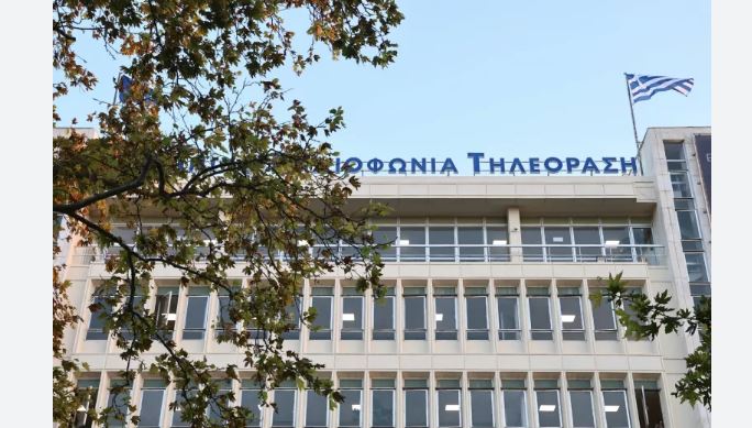 farsa-to-apilitiko-tilefonima-stin