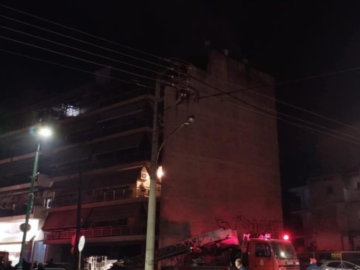 Φωτιά σε διαμέρισμα της Λάρισας – Επιχειρούν οι πυροσβεστικές δυνάμεις! (φώτο και βιντεο)