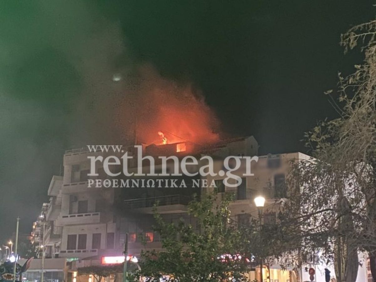 Φωτιά σε κτίριο στην πλατεία του Αγνώστου Στρατιώτη