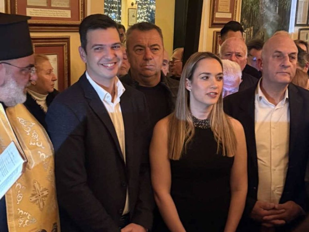 ΦΩΤΟ | Έκοψε την πίτα του και γιόρτασε τα γενέθλιά του ο Αλ. Μαρκογιαννάκης