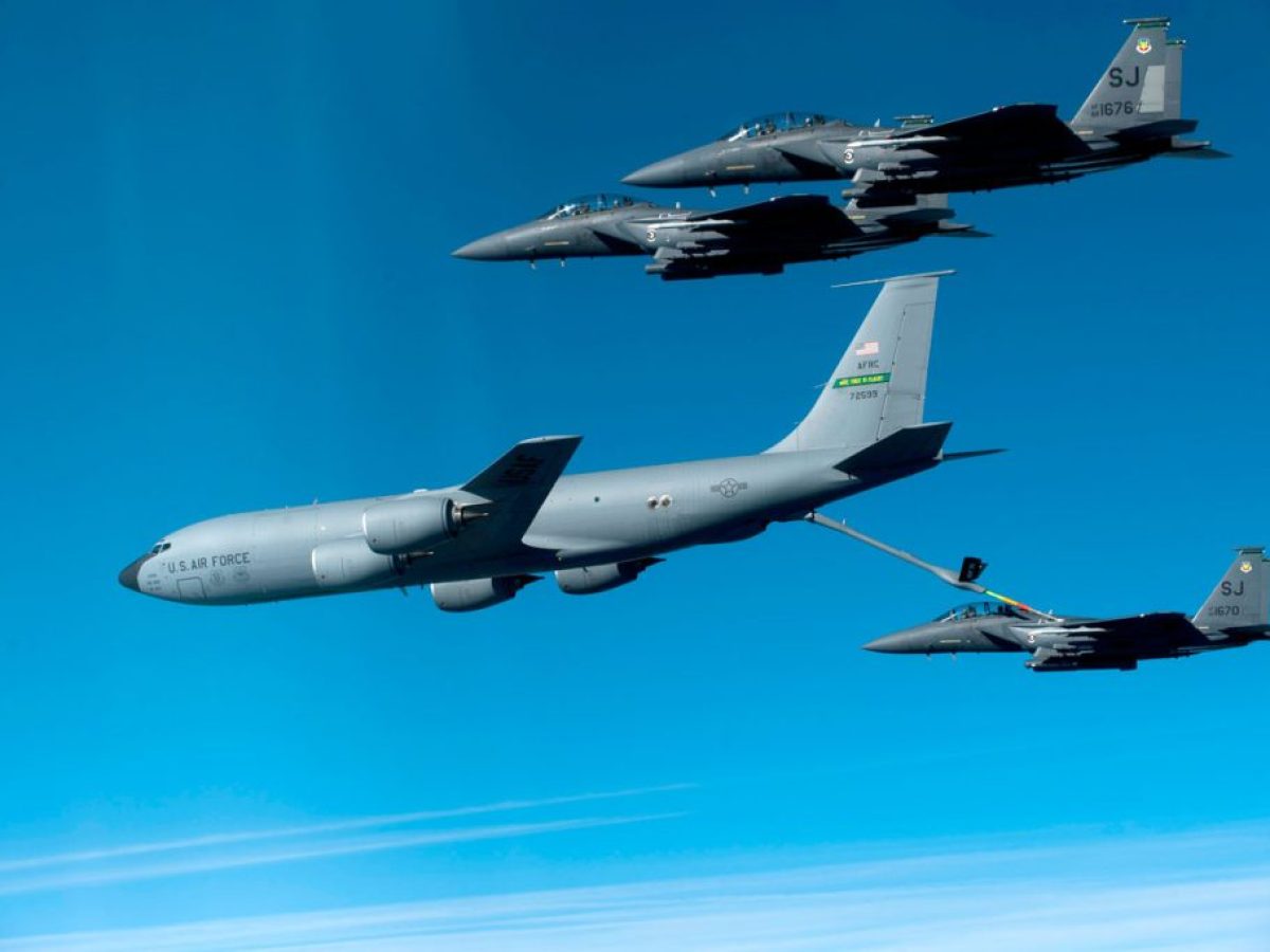 ΦΩΤΟ | Σηκώθηκαν από το αεροδρόμιο των Χανίων τα δύο ιπτάμενα τάνκερ των Αμερικανών