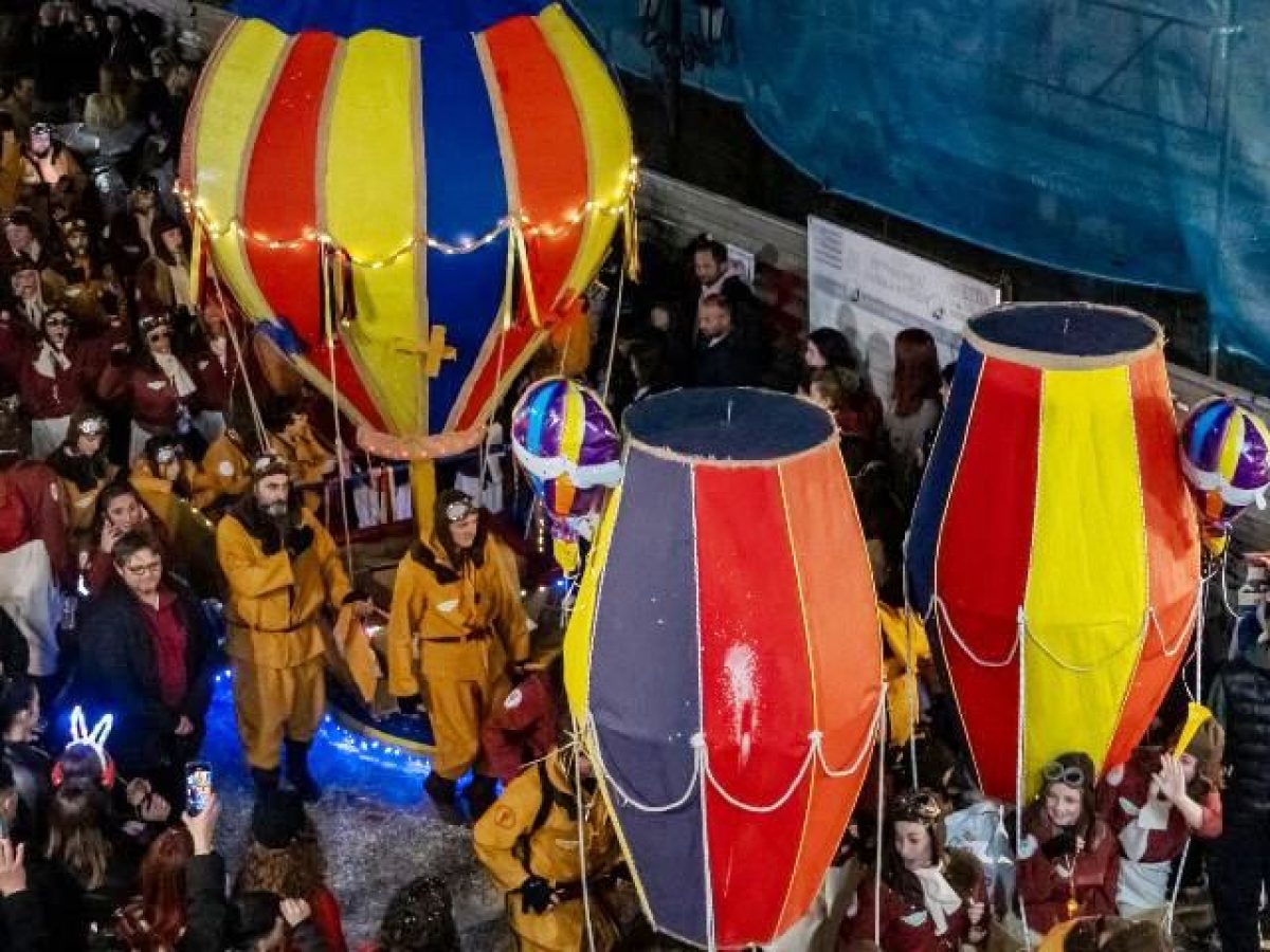 &Phi;&omega;&tau;&omicron;&gamma;&rho;&alpha;&phi;ί&epsilon;&sigmaf; &alpha;&pi;ό &tau;&omicron; &Kappa;&alpha;&rho;&nu;&alpha;&beta;ά&lambda;&iota;: &Alpha;&pi;ό ύ&psi;&omicron;&sigmaf; &kappa;&alpha;&iota; &mu;&epsilon; &lambda;ί&gamma;&omicron; &phi;&omega;&sigmaf;