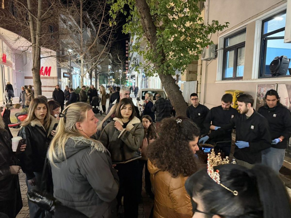 &Gamma;&alpha;&lambda;&lambda;&iota;&kappa;ό &Iota;&nu;&sigma;&tau;&iota;&tau;&omicron;ύ&tau;&omicron; &Lambda;ά&rho;&iota;&sigma;&alpha;&sigmaf;: &Alpha;&pi;&omicron;&kappa;&rho;&iota;ά&tau;&iota;&kappa;&eta; &gamma;&iota;&omicron;&rho;&tau;ή &mu;&epsilon; &laquo;&Beta;&alpha;&sigma;ί&lambda;&iota;&sigma;&sigma;&alpha; &tau;&eta;&nu; &Kappa;&rho;έ&pi;&alpha;!&raquo; (&Beta;&Iota;&Nu;&Tau;&Epsilon;&Omicron;-&Phi;&Omega;&Tau;&Omicron;)