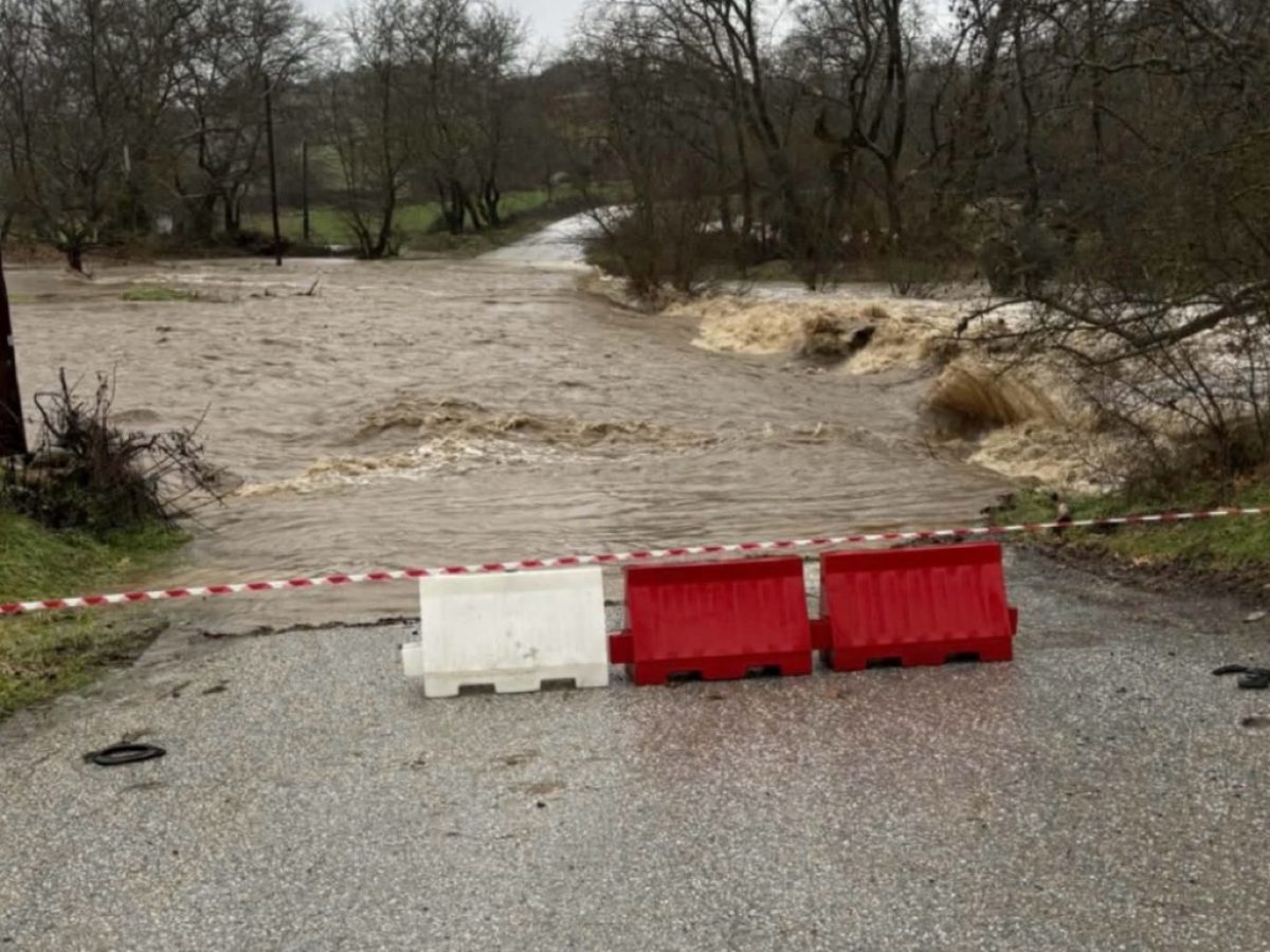 Γάβρος – Θέση «Πόρος»: Κλειστή η διέλευση οχημάτων λόγω νερού