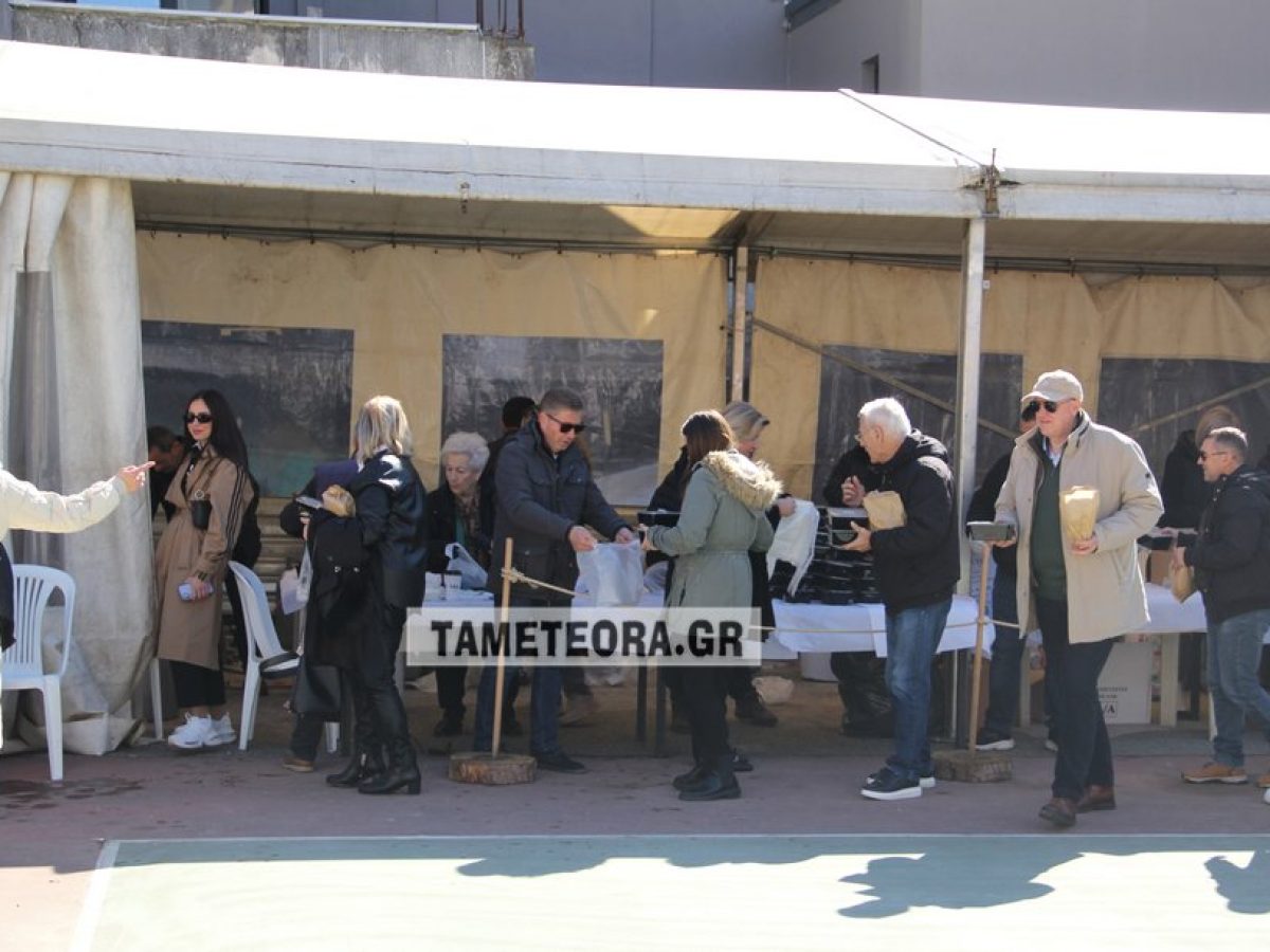 Γευστικότατη παραδοσιακή φασολάδα και σαρακοστιανά διανεμήθηκαν στην Καλαμπάκα