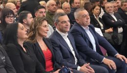 gemati-ethousa-gia-ton-&Alpha;lexi