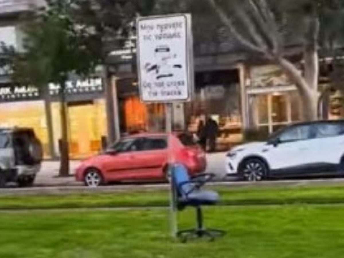 Γλυφάδα: Όταν έχεις τηλεργασία, αλλά θέλεις να βλέπεις και το τραμ να περνάει (VIDEO)