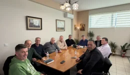 gr.-&Alpha;lexopoulos-prochorame-me-megaliteri
