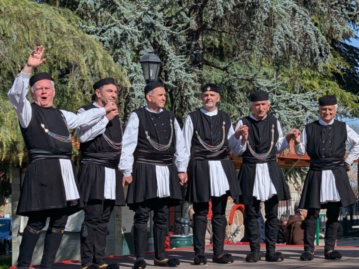 Γρεβενιώτες Κοζάνης στο  δρώμενο «Νύφες» Μελίκης