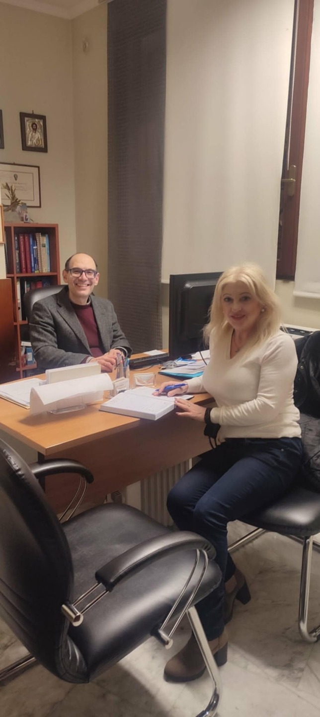 i-efi-mitropoulou-stous-antidimarchous