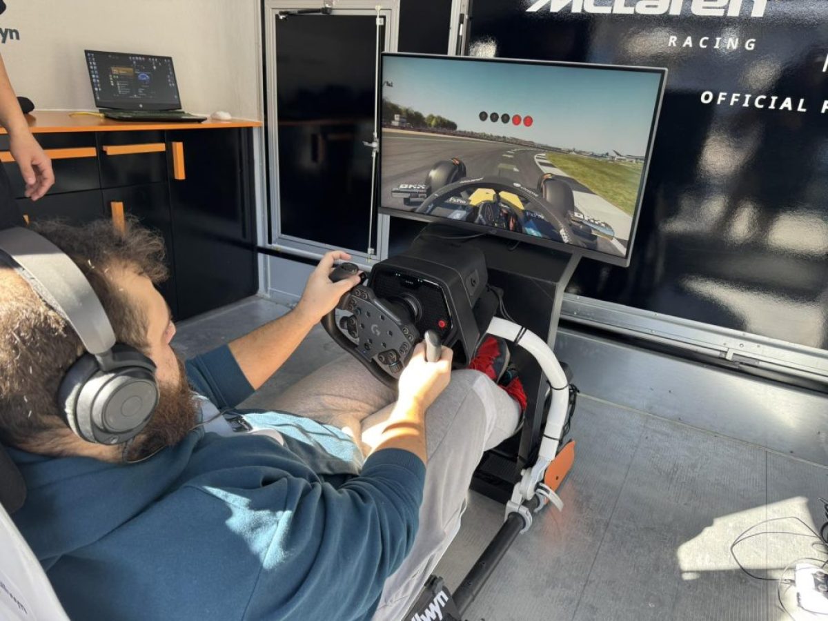 Η εμπειρία της Formula 1 ζωντάνεψε στη Λάρισα μέσω του Esports Road Tournament – Μεγάλη συμμετοχή με έπαθλο ταξίδι στο McLaren Technology Center στο Λονδίνο (φώτο και βίντεο)