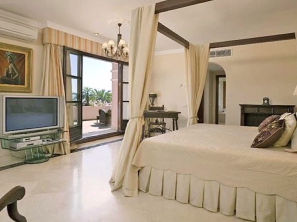 Η εντυπωσιακή βίλα του Τζόκοβιτς στη Μαρμπέγια – Κοστίζει 10 εκατ. ευρώ, έχει τρεις ορόφους, εννέα υπνοδωμάτια, οκτώ μπάνια