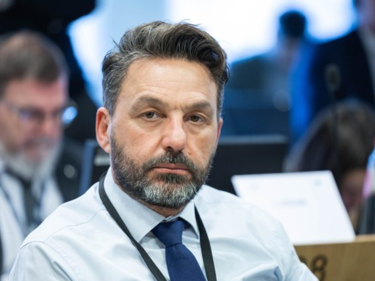 Η φωνή των μικρών νησιών στην Ευρώπη: Παρέμβαση του δημάρχου Χάλκης στις Βρυξέλλες