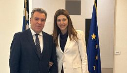i-ipourgos-pedias-stin-epitropi-1