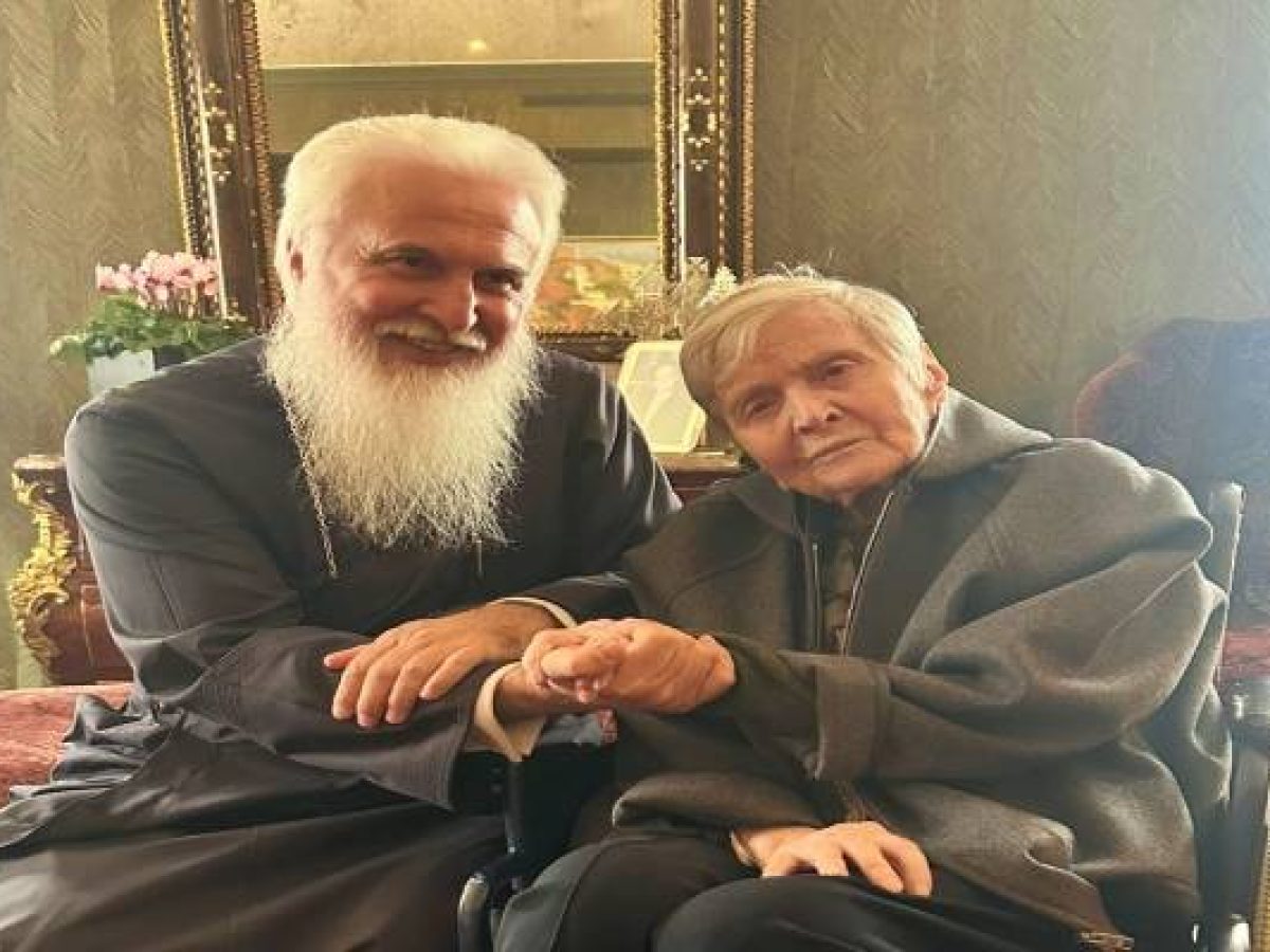 Η Λήμνος αποχαιρετά την Ελένη Γλύκατζη-Αρβελέρ | Το συγκινητικό μήνυμα του Μητροπολίτη Ιεροθέου για τη μεγάλη Ελληνίδα
