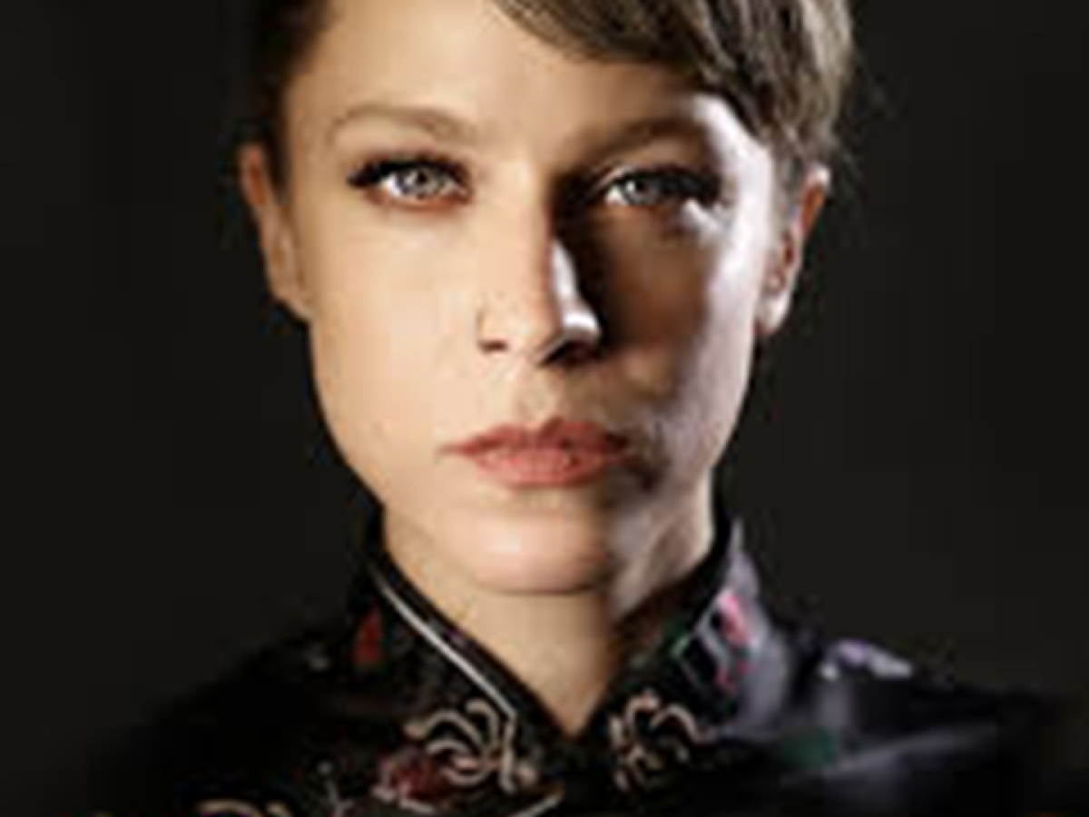 Η «Λόλα» Επιστρέφει: Το Εμβληματικό Νουάρ της Τρούμπας στο Θέατρο Παλλάς