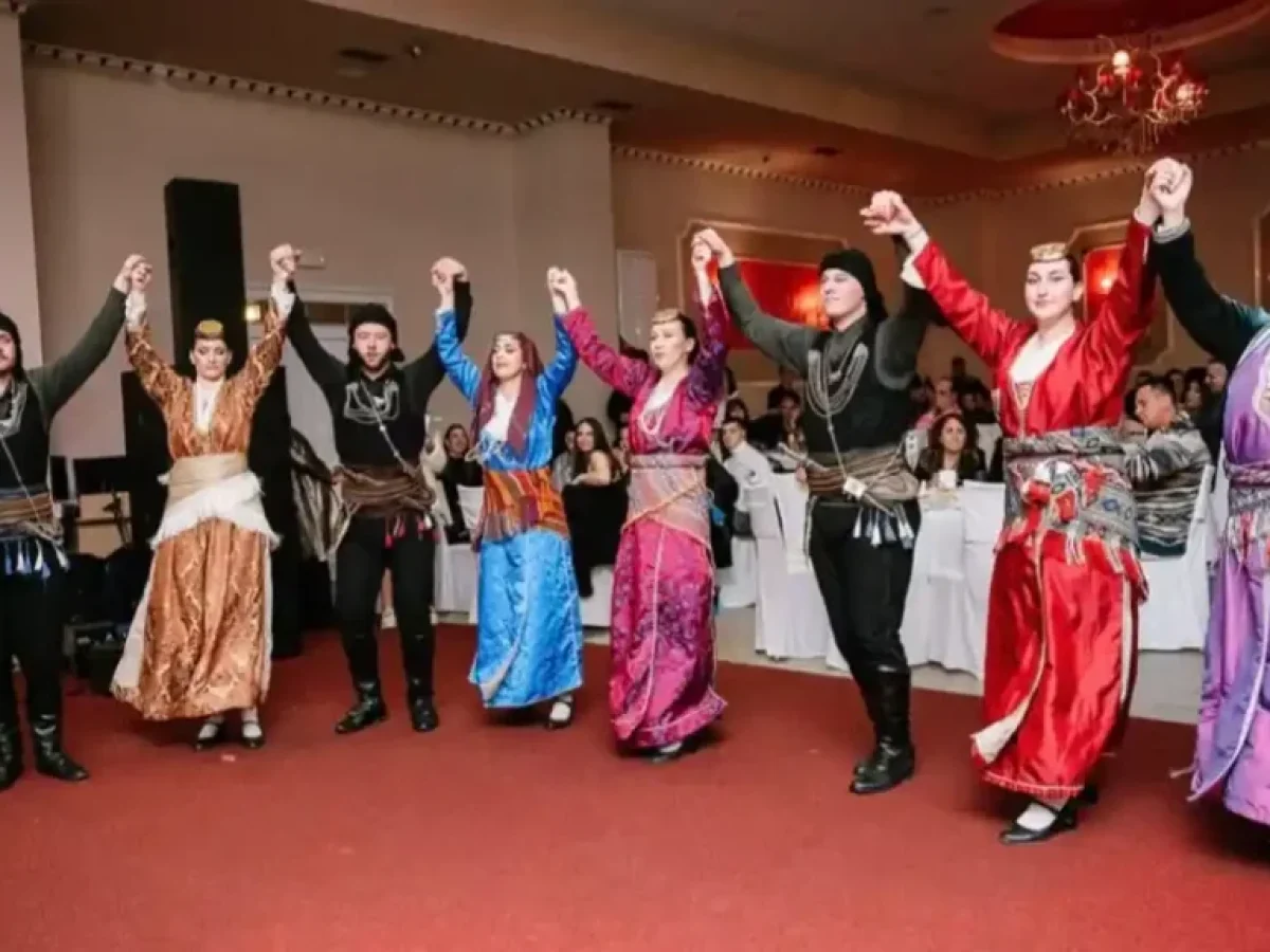 Η μεγάλη γιορτή που ένωσε τον Ασπρόπυργο: Πάνω από 740 άτομα «πλημμύρισαν» τη χοροεσπερίδα των «Ακριτών του Πόντου»