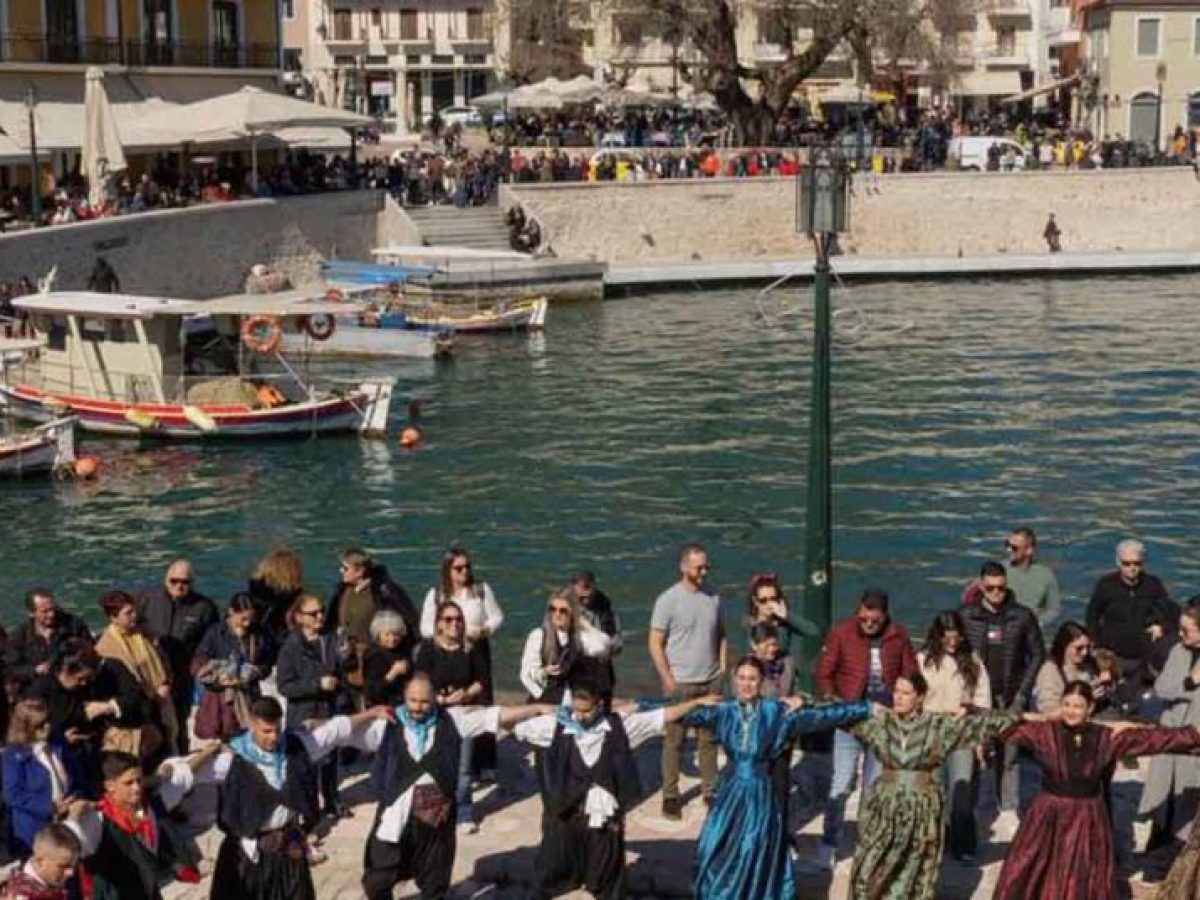 Η Ναύπακτος υποδέχθηκε πλήθος κόσμου και το τριήμερο της Αποκριάς