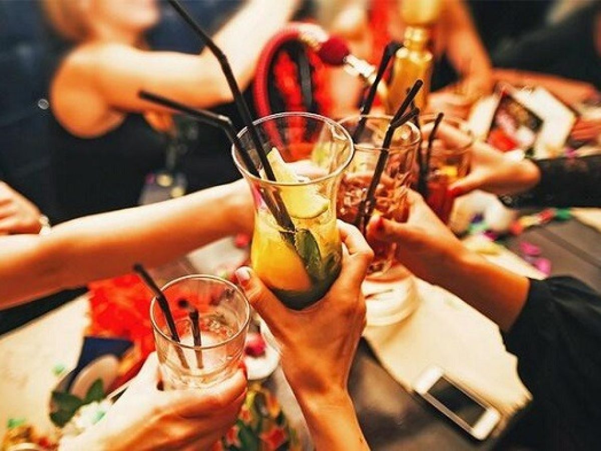 Οι νέοι… γυρνούν την πλάτη πλέον  στο αλκοόλ κατά την έξοδό τους