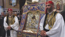 i-panagia-Άxion-esti-sto