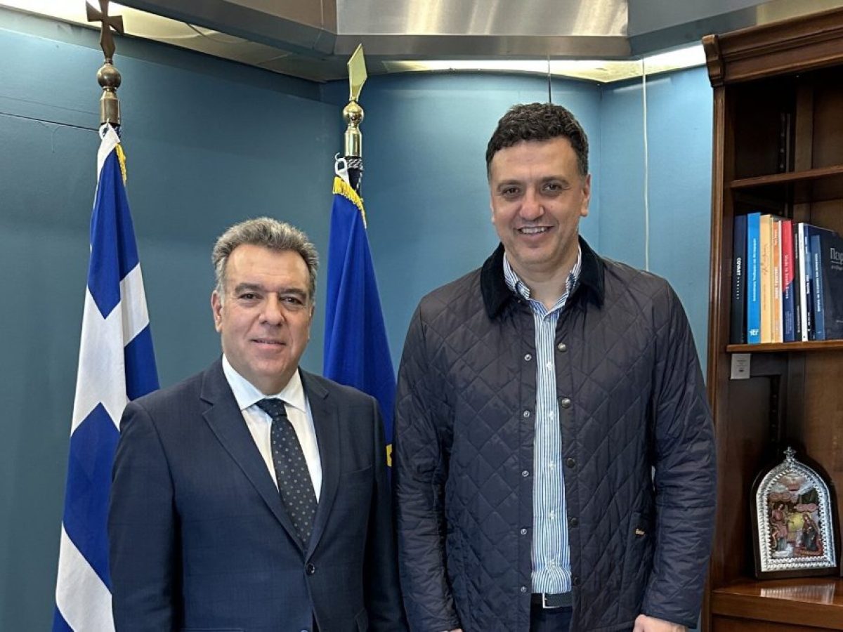 Η πορεία ολοκλήρωσης των διαγωνισμών για τις άγονες γραμμές και η συγκράτηση των τιμών στα εισιτήρια της ακτοπλοΐας, στο επίκεντρο της συνάντησης του Μάνου Κόνσολα με τον Υπουργό Ναυτιλίας, κ. Κικίλια και το Γ.Γ. κ. Κυριαζόπουλο
