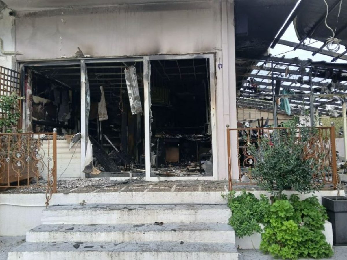 Οι πρώτες φωτογραφίες από το κατάστημα εστίασης που κάηκε στο Ζούμπερι