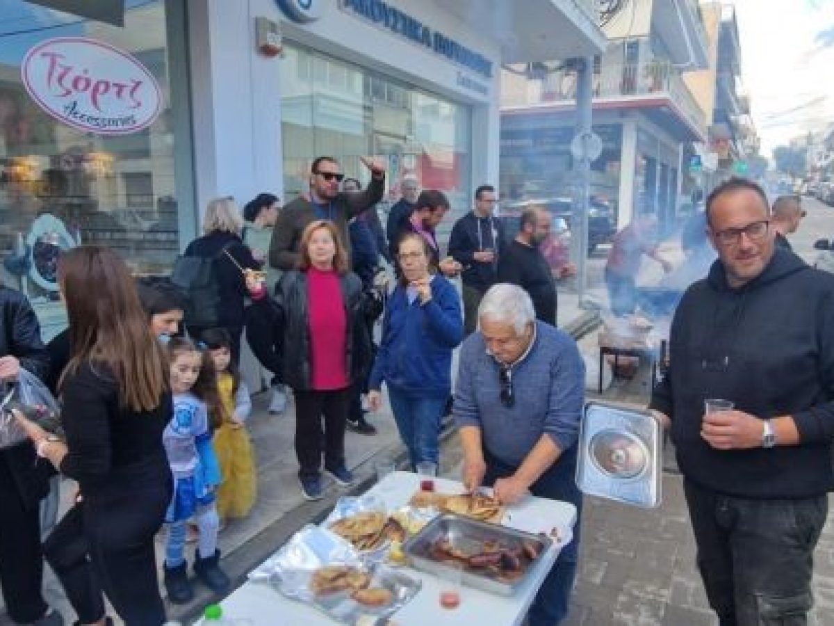 Η Ραφήνα γλεντά την Τσικνοπέμπτη με μουσική ψητά και κρασί – προσφορά των μαγαζιών (βίντεο)