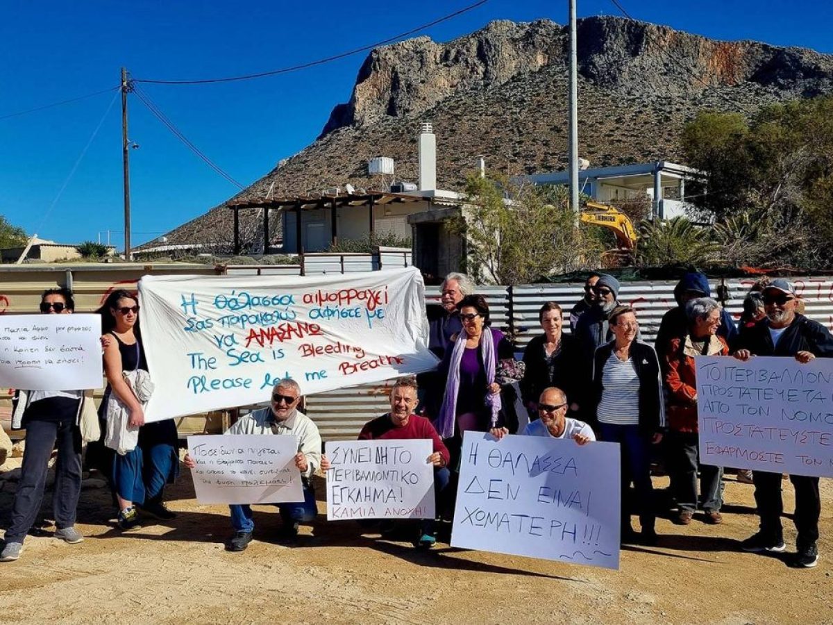 Η θάλασσα της Παχιάς Άμμου δεν είναι χωματερή!