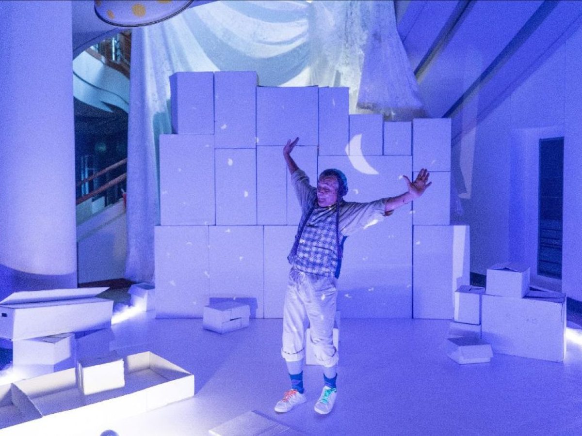 Η Θεατρο- βρεφική δράση «Κου-κουτί!» επιστρέφει για βρεφονηπιακούς σταθμούς και νηπιαγωγεία