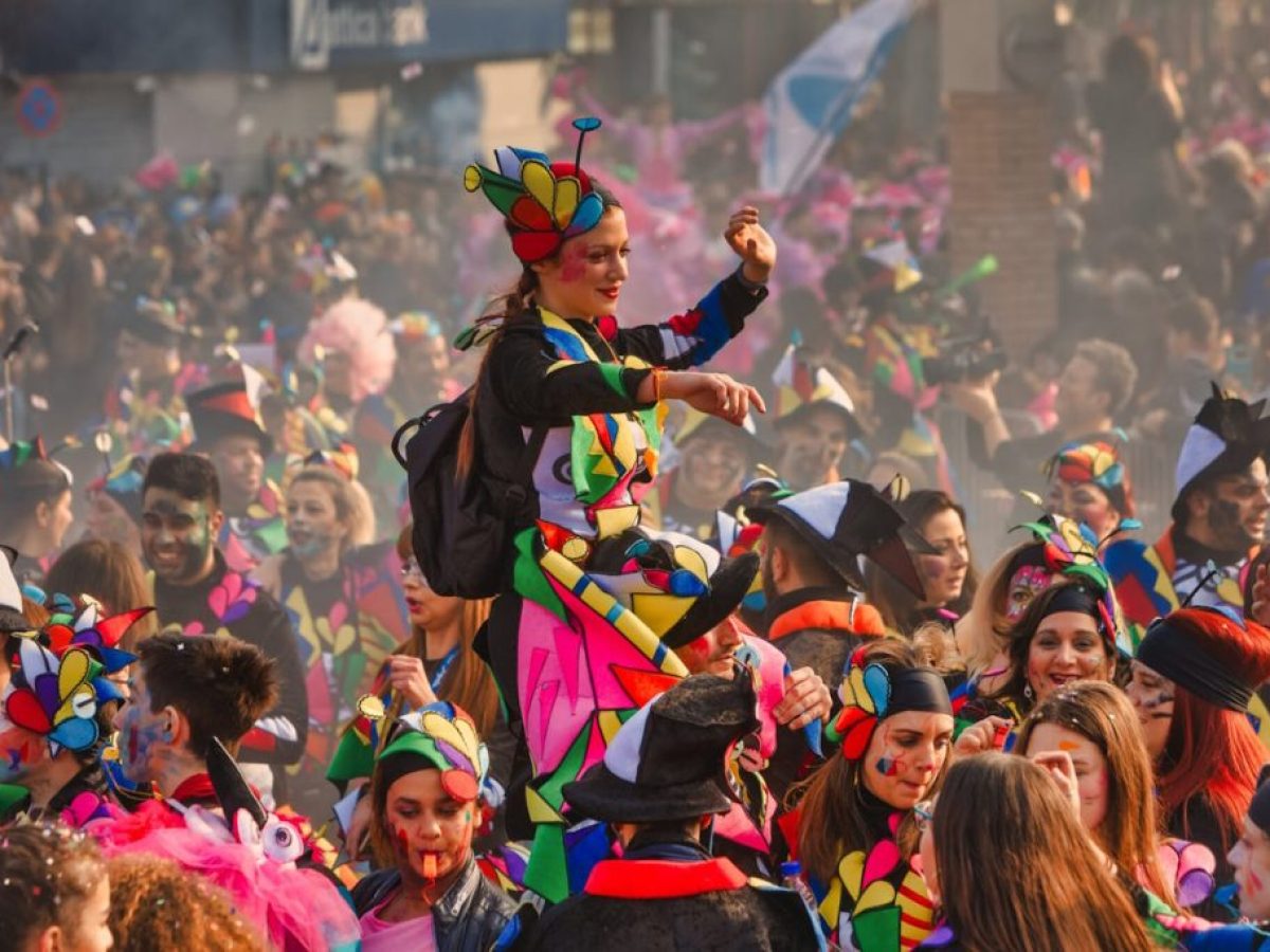 Η Αθήνα σε ρυθμούς καρναβαλιού – χορός και μουσική στο κέντρο της πόλης