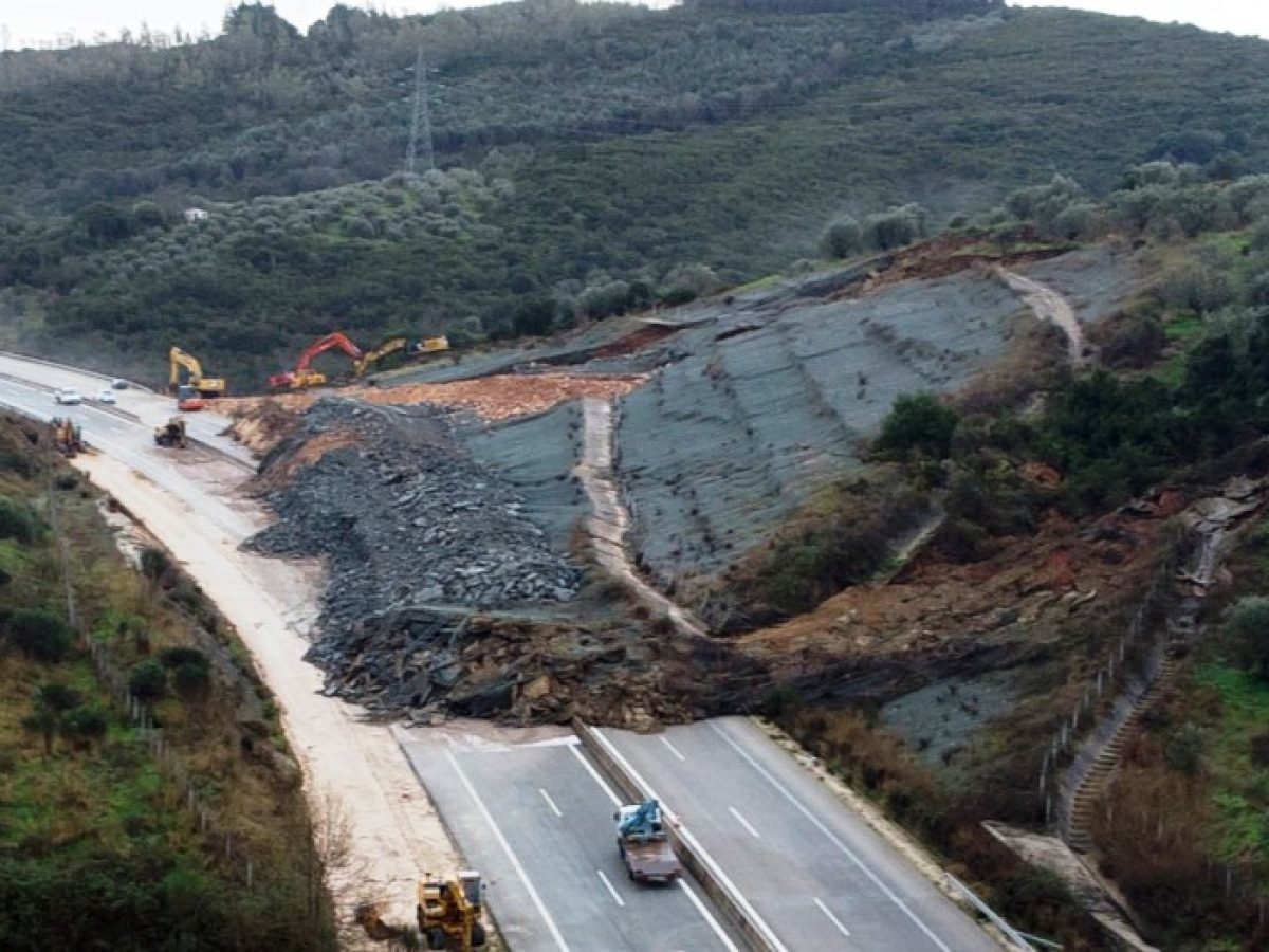 Ιόνια Οδός: Κλειστή 25 μέρες μετά την κατολίσθηση, προσπάθειες για να ανοίξει ως το Πάσχα