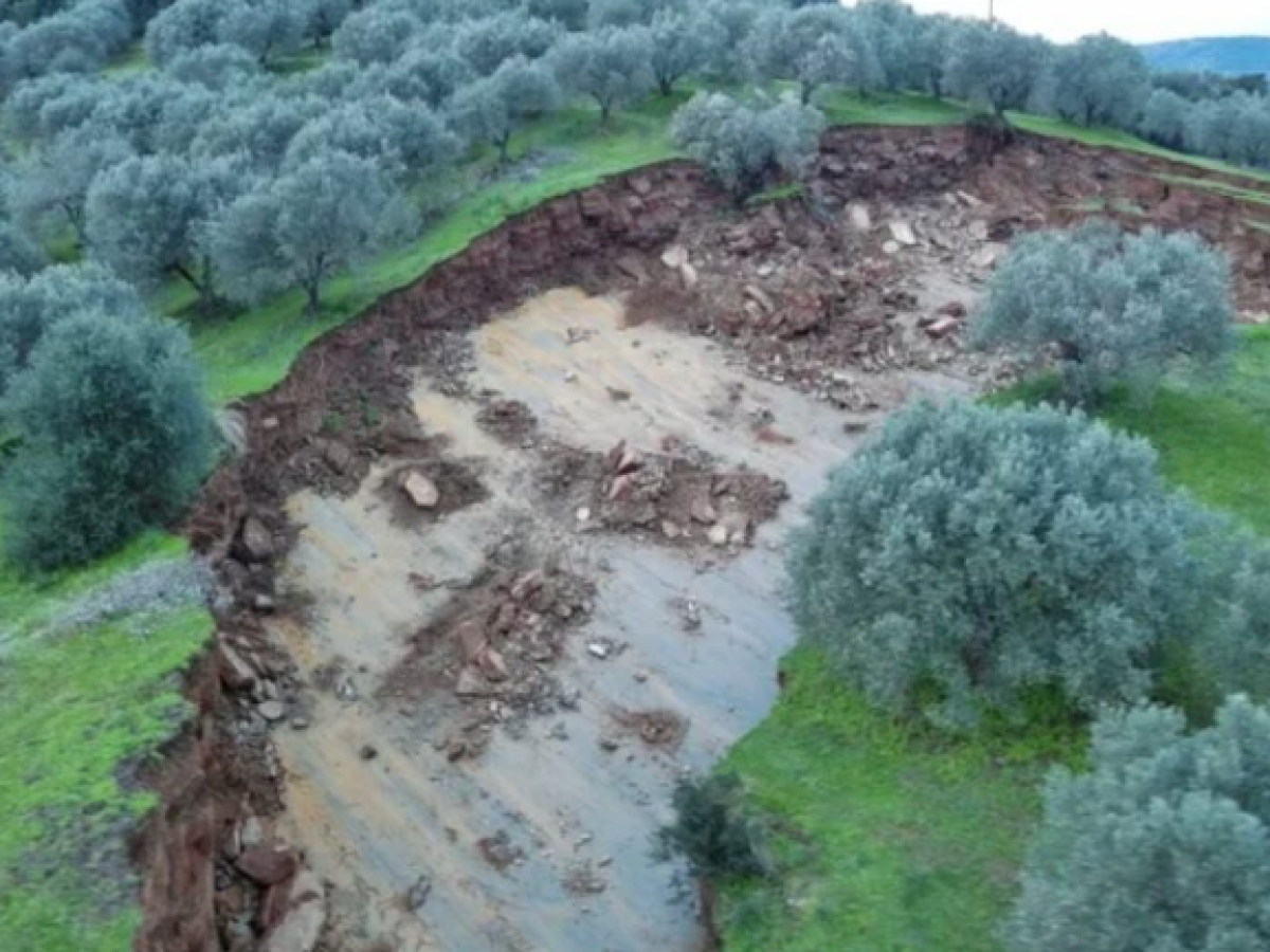 Ιόνια Οδός: Το ρήγμα που μετακινεί βουνό και μπλοκάρει την κυκλοφορία