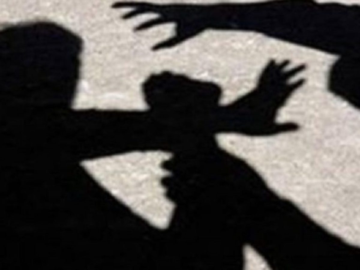 Ηράκλειο: Επτά ανήλικοι επιτέθηκαν με ξύλα και πέτρες σε δύο άνδρες στην συνοικία του Πόρου