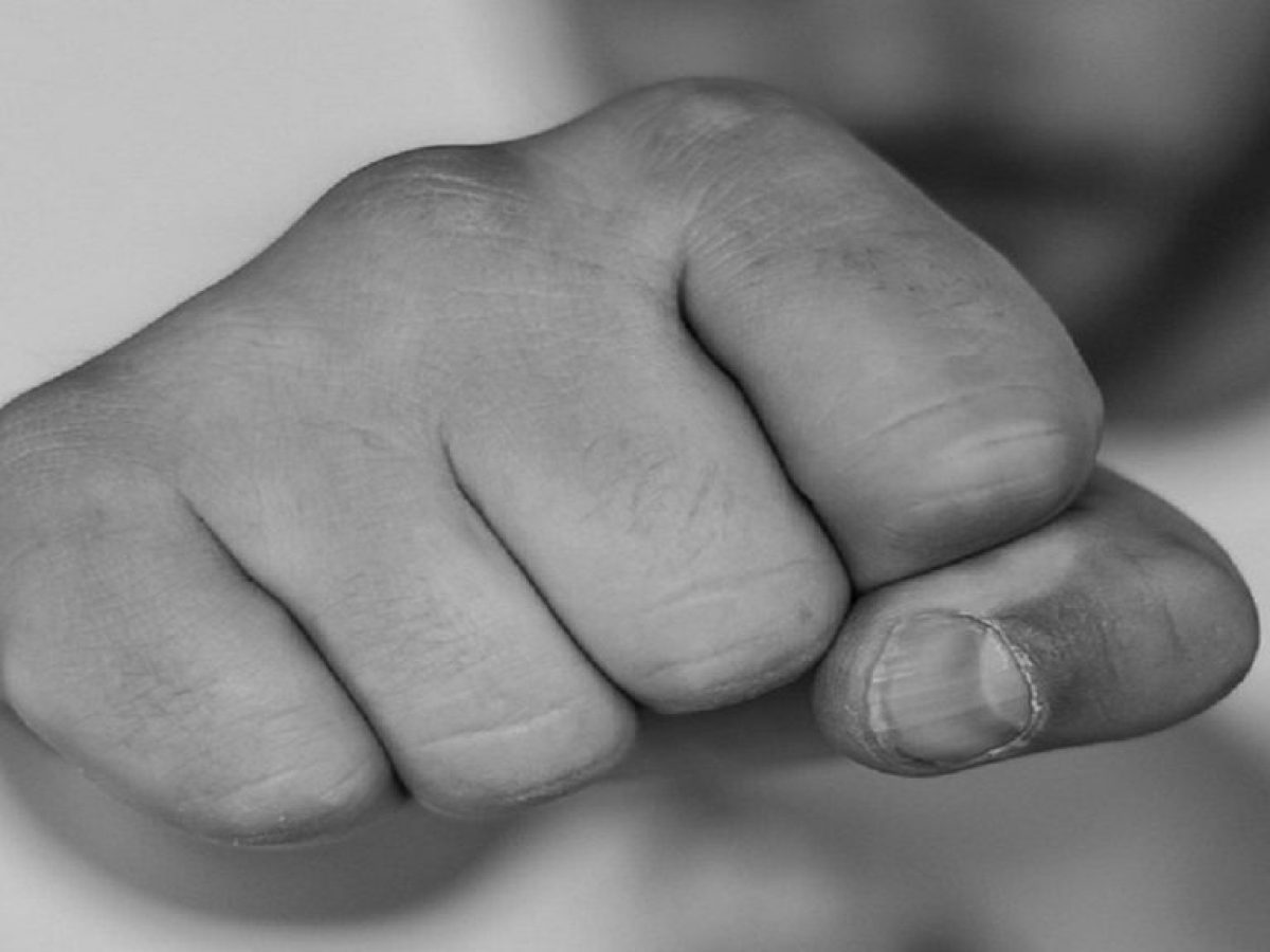 Ηράκλειο: Εισέβαλαν με μαγκούρες σε σπίτι και χτύπησαν 3 αλλοδαπούς – Μία σύλληψη