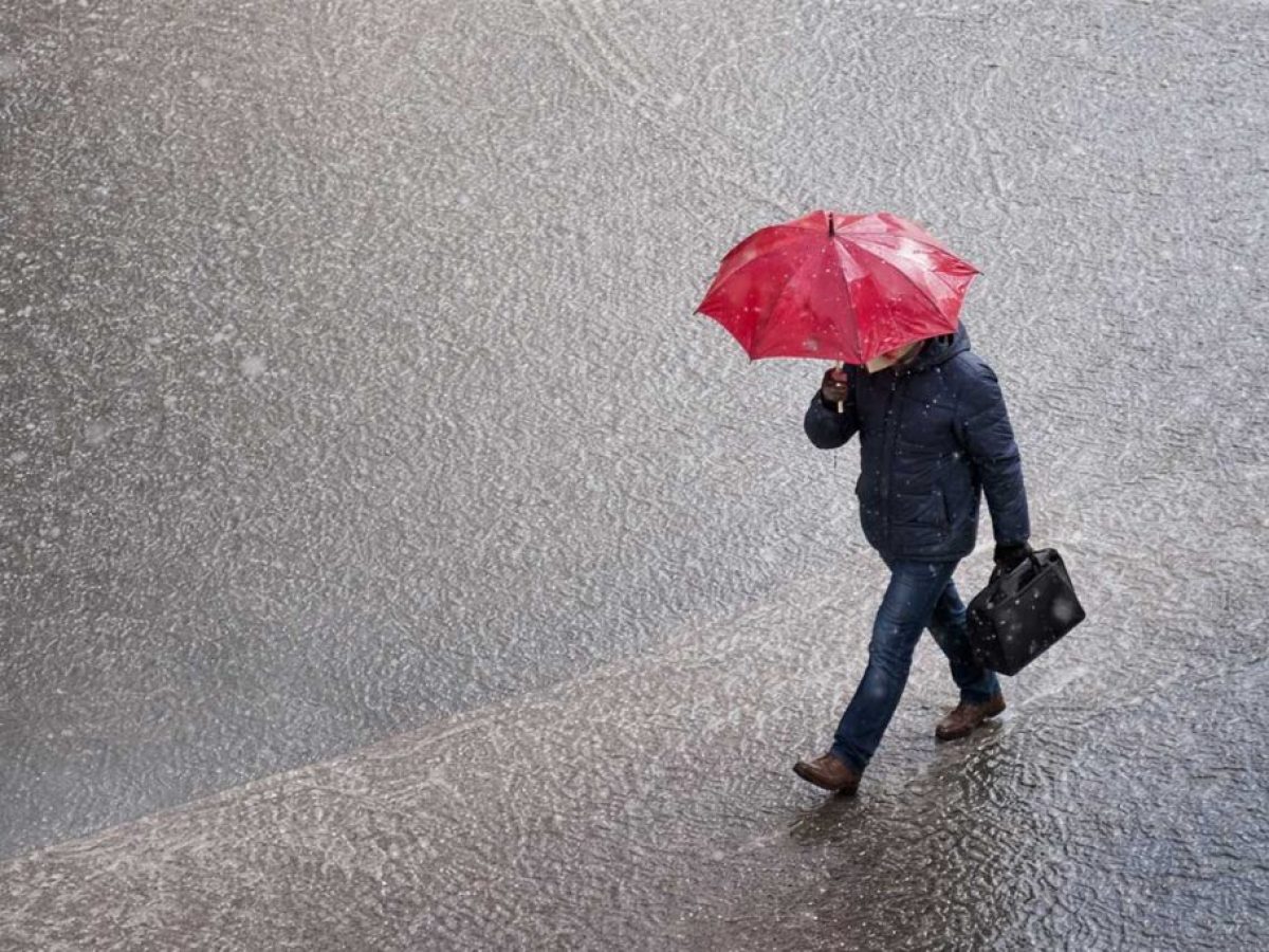 Κακοκαιρία στη Θεσσαλία: Βροχές στα πεδινά, χιόνια στα ορεινά των Τρικάλων