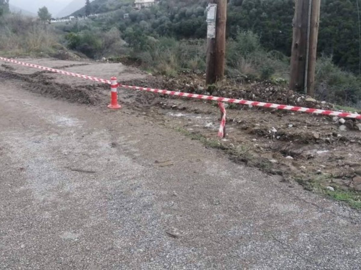 Κακοκαιρία: Αποκατάσταση καθίζησης και καθαρισμοί στα Παρακαμπύλια (φωτο)