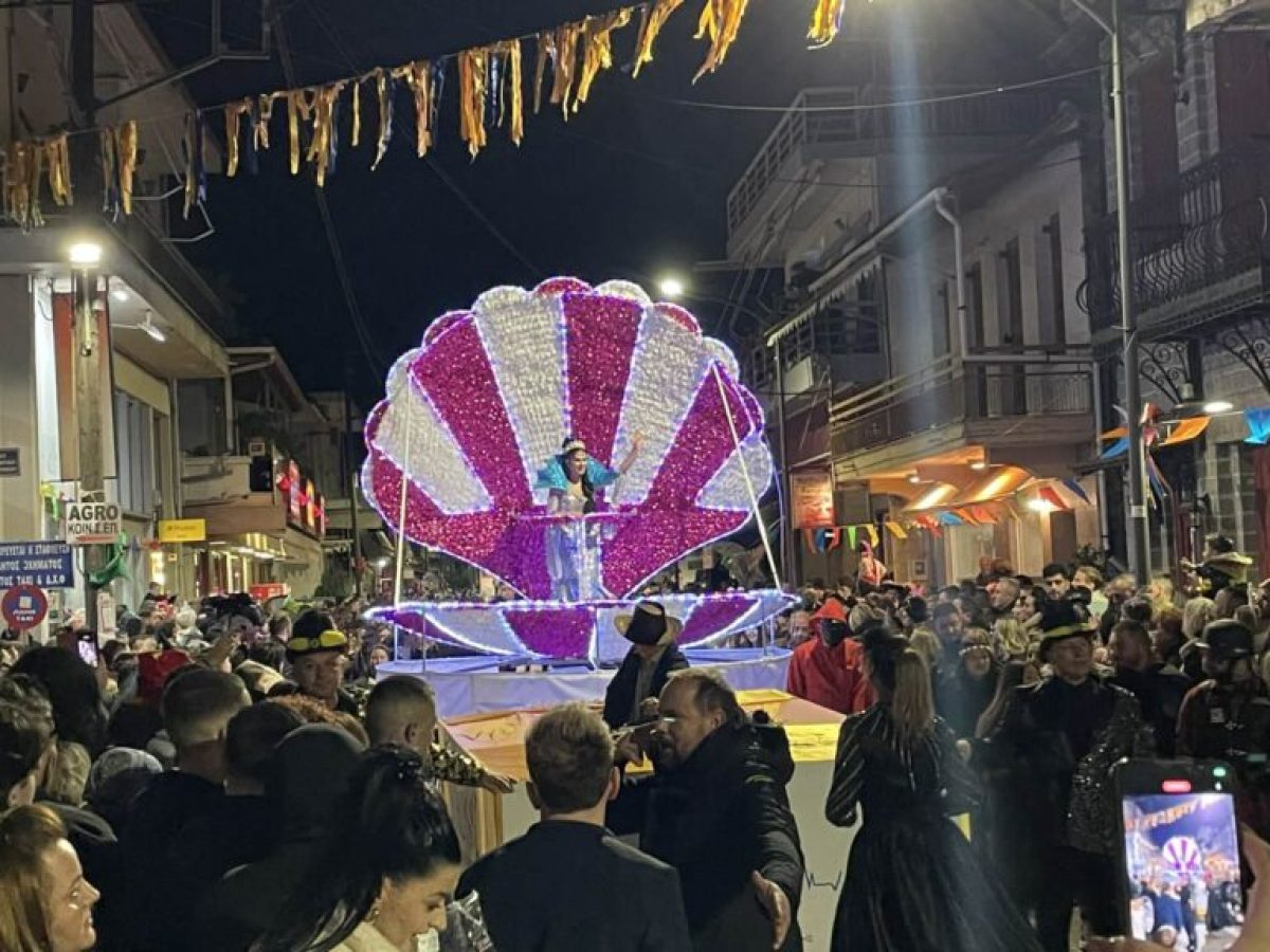 Καρναβαλικό ξεφάντωμα στο Παναιτώλιο με πολύ κόσμο από το Αγρίνιο (φωτό,βίντεο)