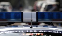 kastoria-ilikiomenos-epitethike-se-astinomikous