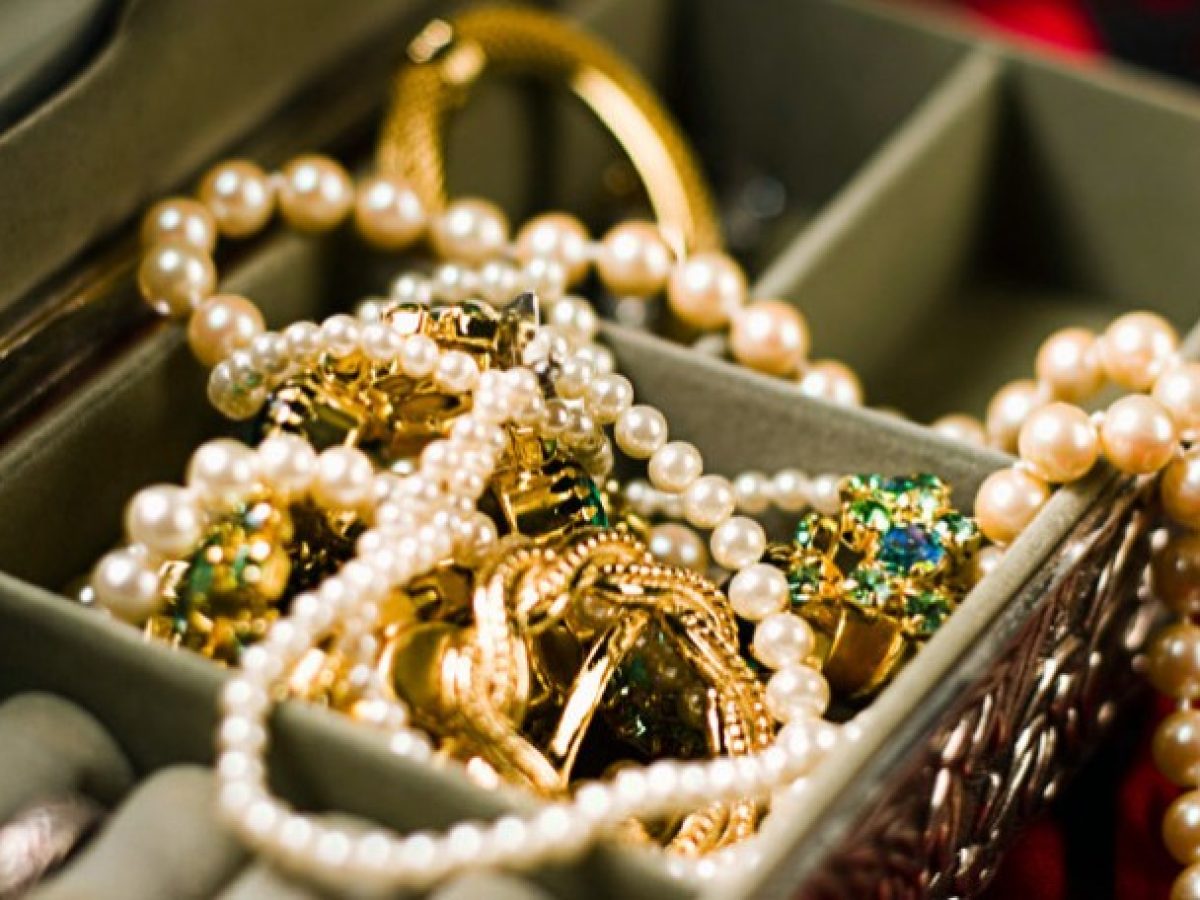 Κατερίνη: Έκλεψαν από βενζινάδικο αυτοκίνητο κοσμηματοπώλη γεμάτο κοσμήματα – Πάνω από 150.000 ευρώ η λεία τους