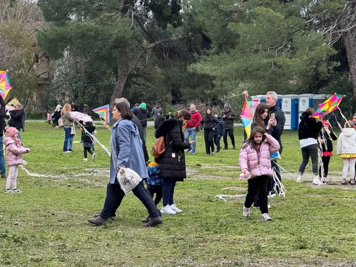 Καθαρά Δευτέρα 2026: Η Θεσσαλονίκη γιορτάζει τα Κούλουμα σε κάθε γειτονιά με μουσική, σαρακοστιανά και χαρταετούς