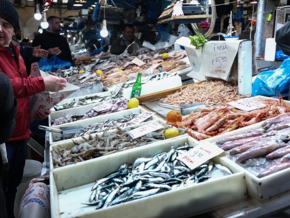 Καθαρά Δευτέρα: Πώς θα λειτουργήσουν τα σούπερ μάρκετ – Τι ισχύει για λαϊκές, Βαρβάκειο και Ρέντη