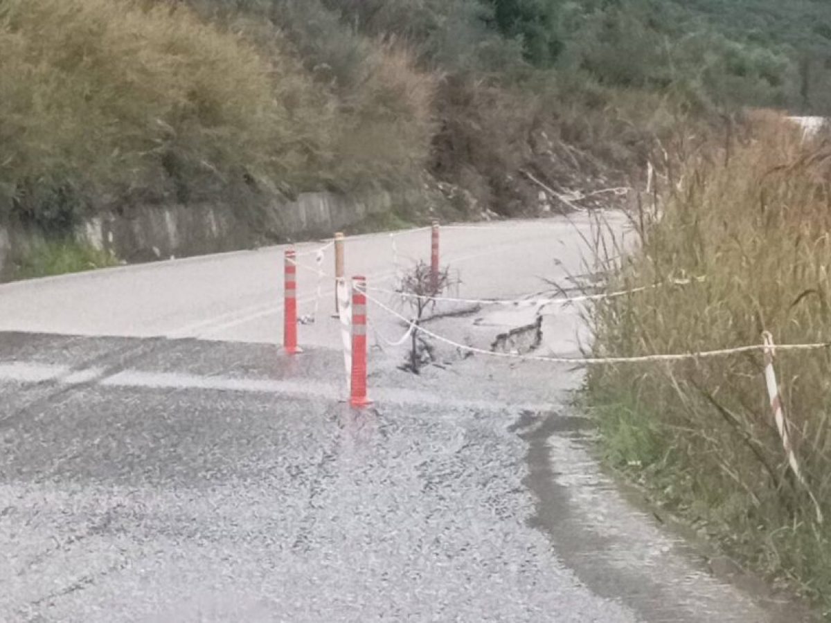 Καθίζηση στη διασταύρωση Παλαιοκαρυάς – Νερομάνας Αγρινίου – προσοχή από τους οδηγούς