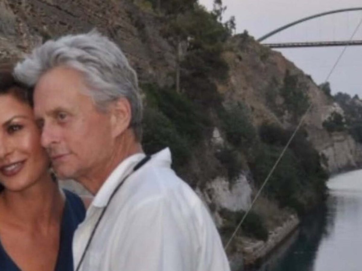 Κάθριν Ζέτα Τζόουνς και Μάικλ Ντάγκλας: Ρομαντική φωτογραφία από τον Ισθμό για τον Άγιο Βαλεντίνο