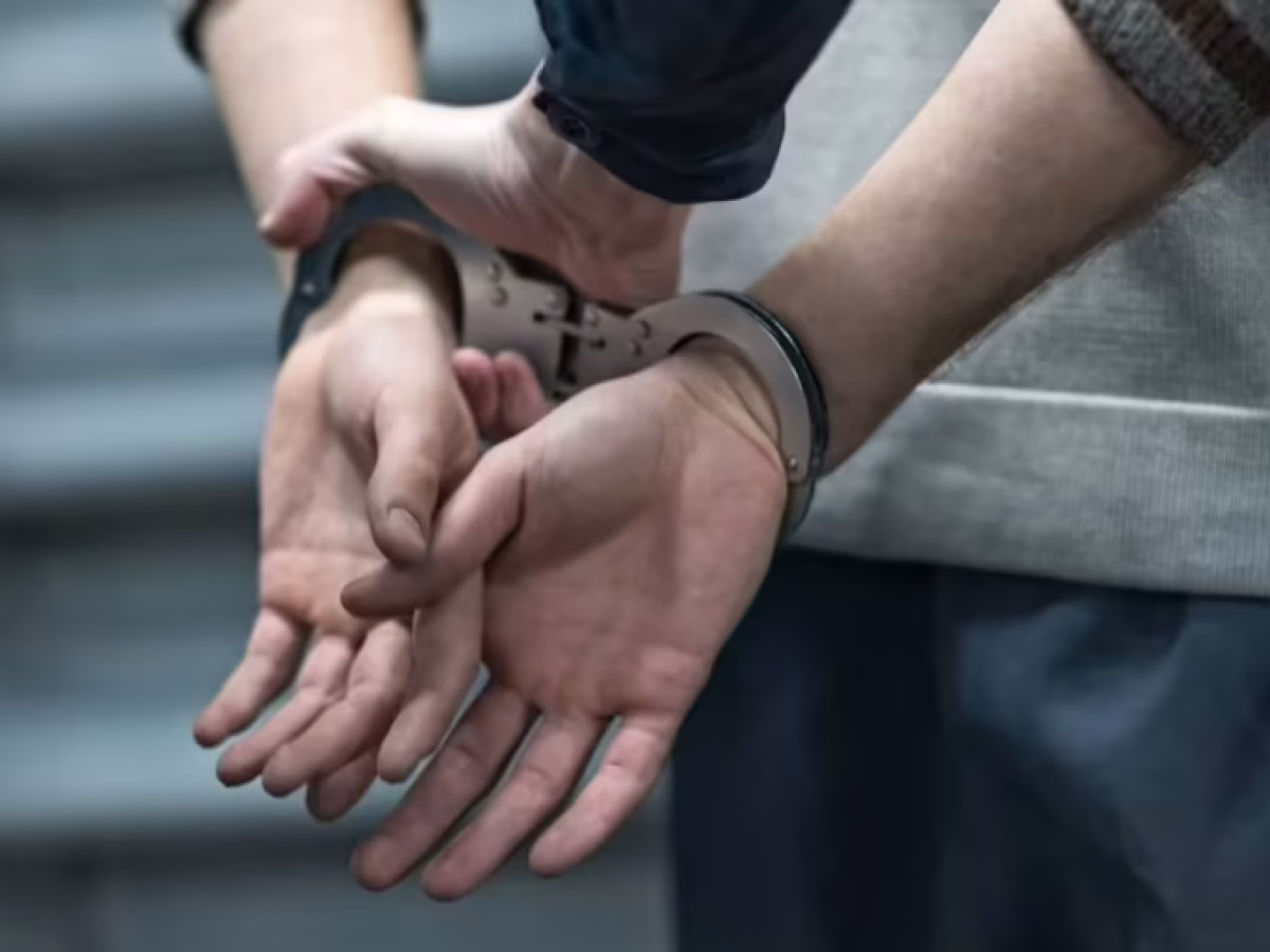 Κατείχε πιστόλι με γεμιστήρα, συνελήφθη στο Αγρίνιο