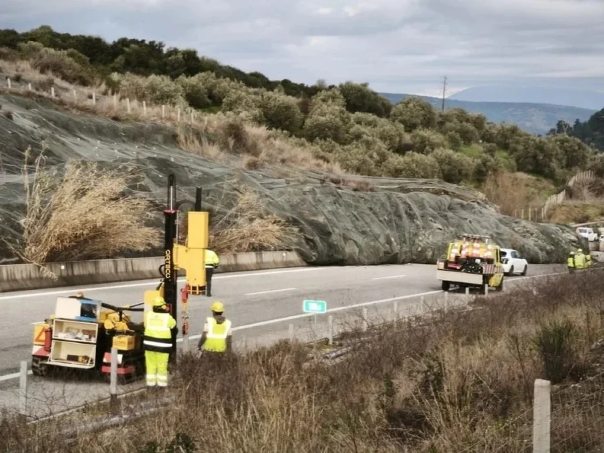 Κατολίσθηση στην Ιόνια Οδό: Σχεδόν 200.000 κυβικά μέτρα το μέγεθός της, λέει ο Λέκκας