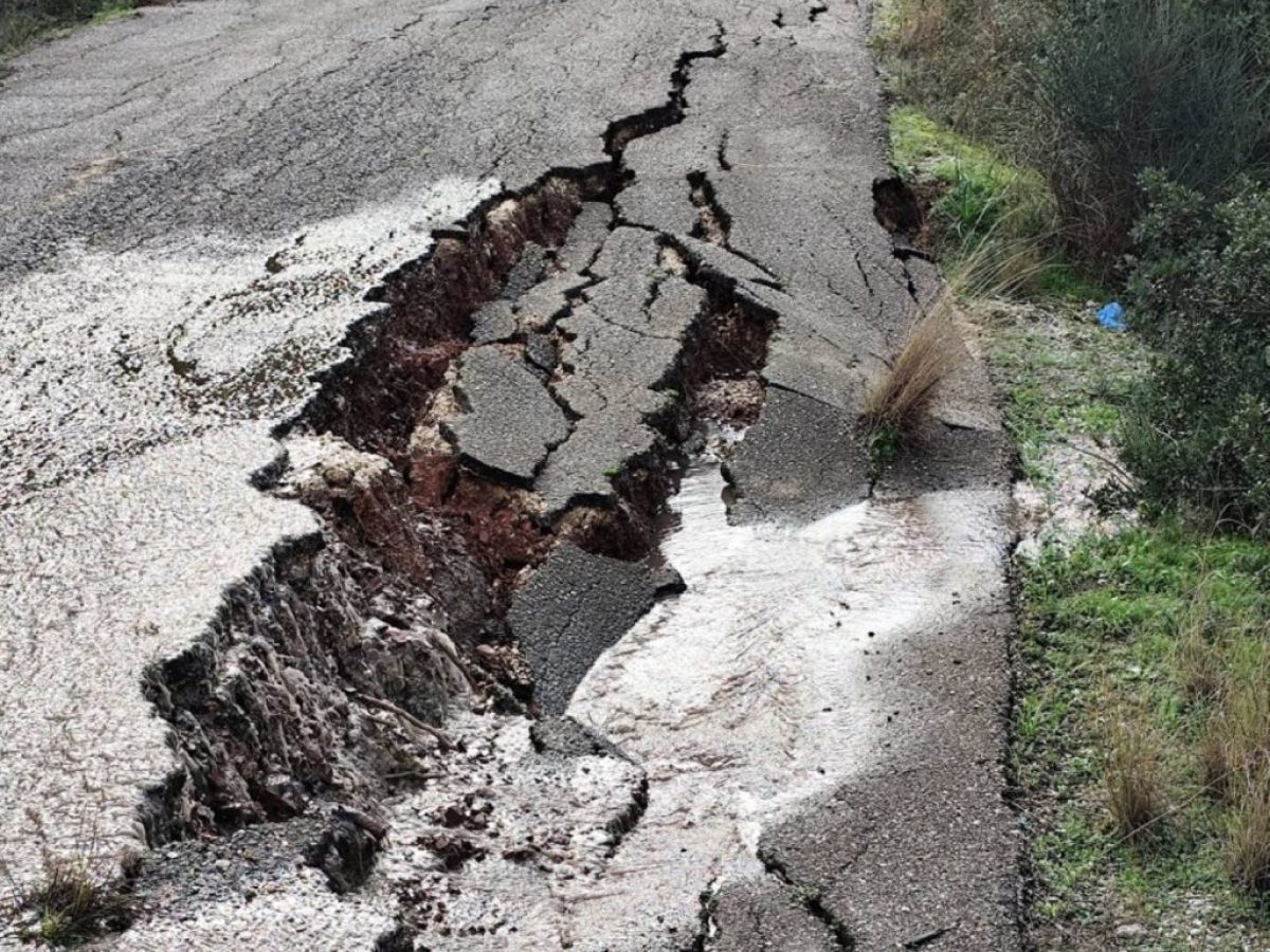 Κατολισθήσεις και προβλήματα σε κοινότητες του Δήμου Αγρινίου- Εργασίες αποκατάστασης από συνεργεία