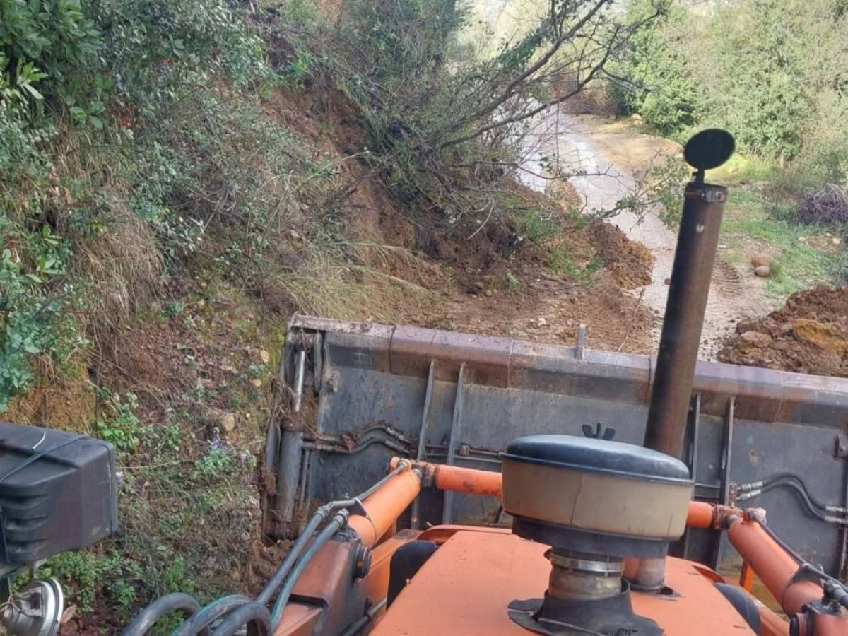 Κατολισθήσεις σε κοινότητες του Αγρινίου- Αποκαταστάσεις από συνεργεία του Δήμου (φωτο)