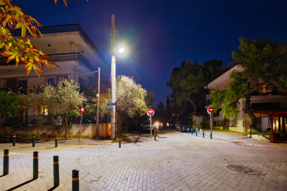 kavala-xekinise-i-topothetisi-fotistikon-1