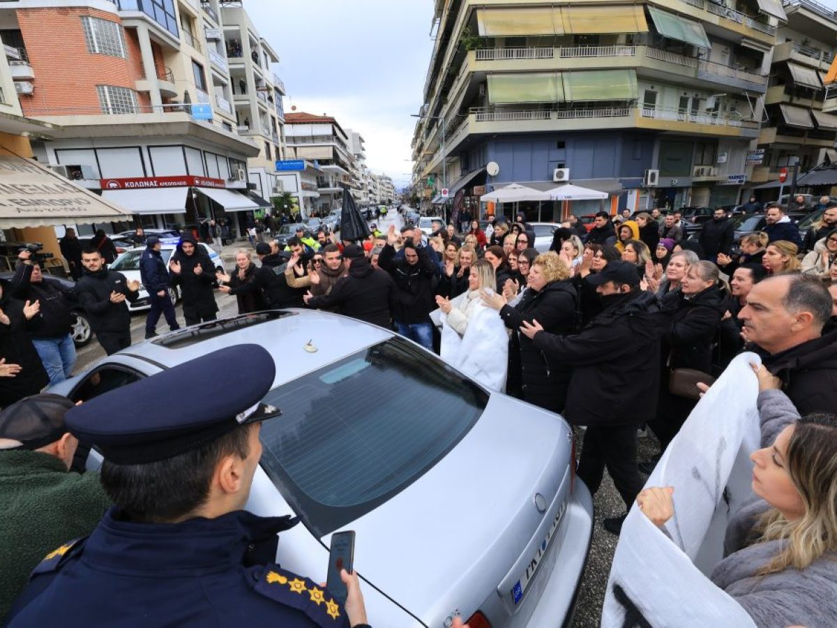 «Και κάποια μέρα θα σε λύσουν, μα θα φοβάσαι να φύγεις…» – Θα σε κλοτσάνε και θα σ’ αρέσει, δικέ μου